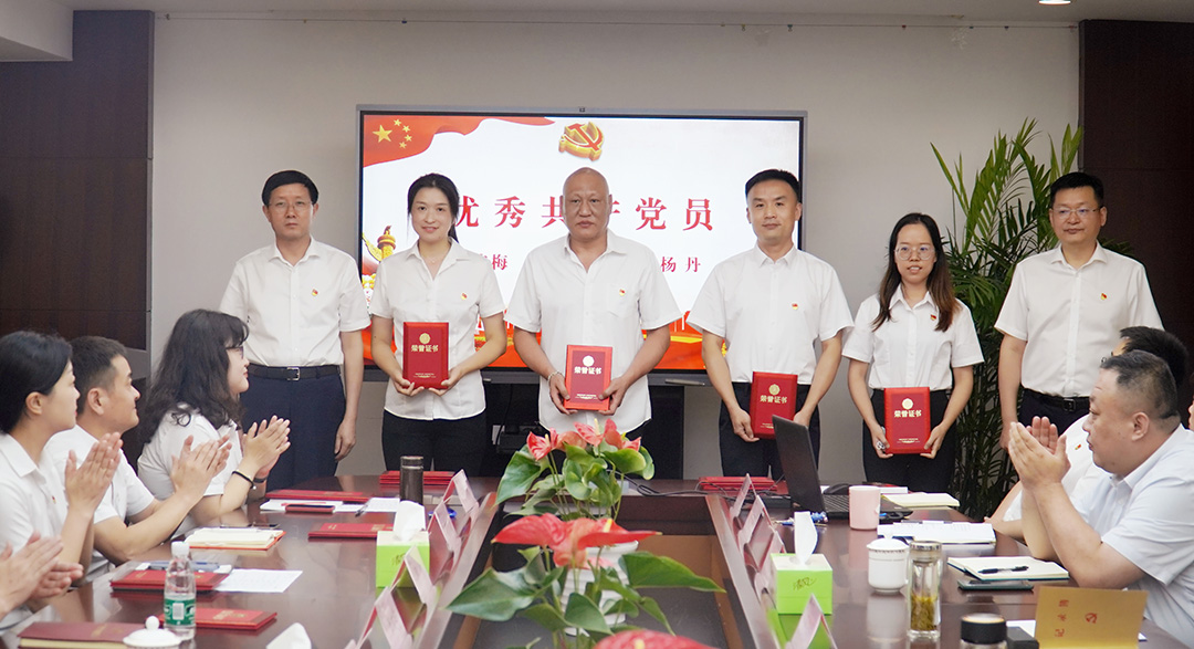优异共产党员2.jpg 优异共产党员2.jpg